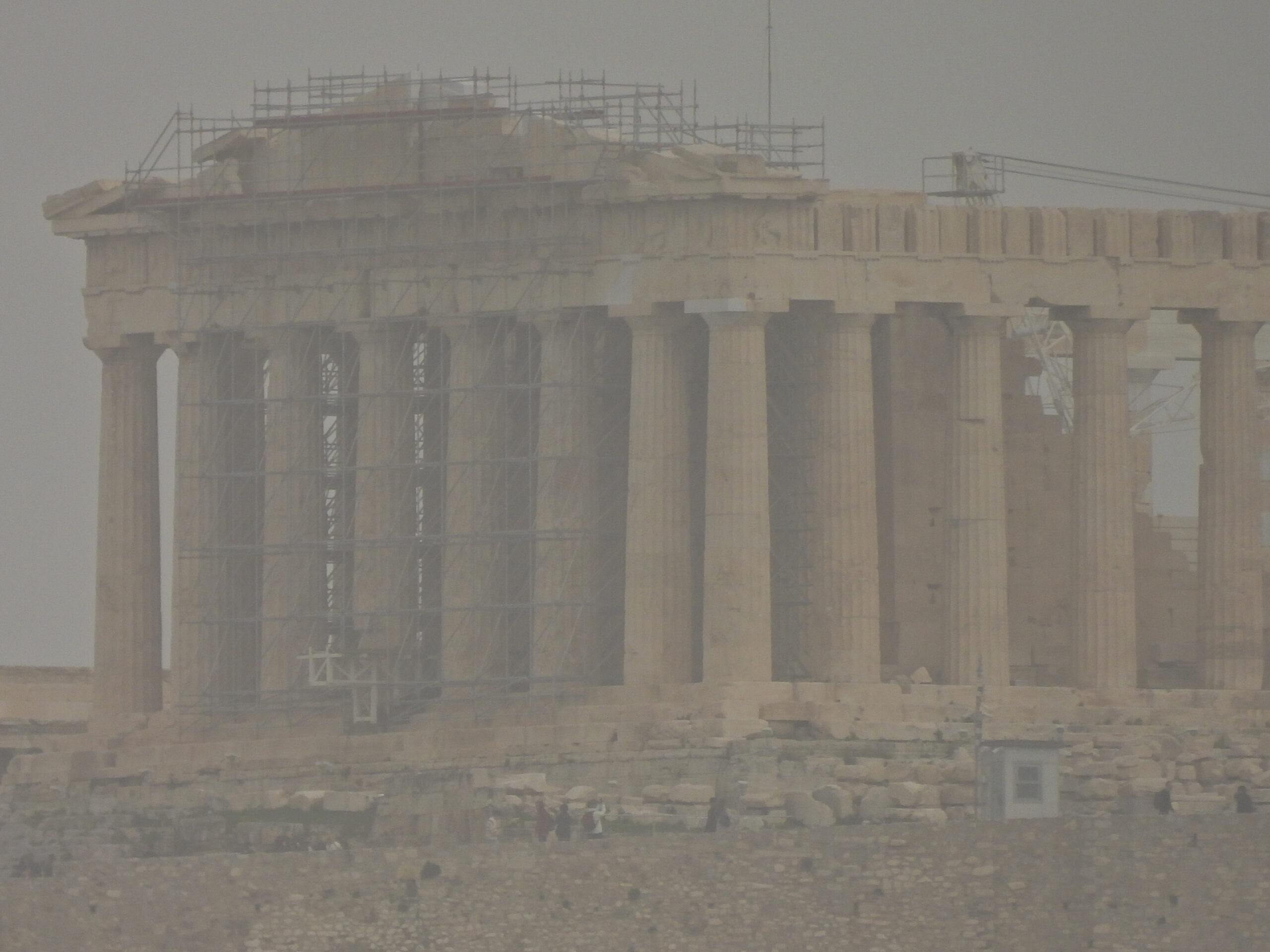 «Χάθηκε» στην αφρικανική σκόνη η Αττική: «Αφανίστηκε» ακόμα και η Ακρόπολη – Δείτε εικόνες 10 «Χάθηκε» στην αφρικανική σκόνη η Αττική: «Αφανίστηκε» ακόμα και η Ακρόπολη – Δείτε εικόνες