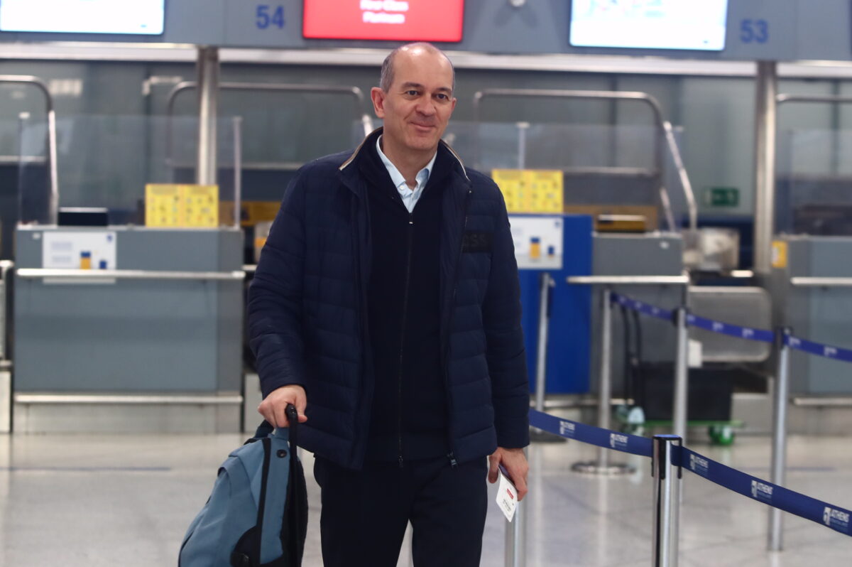 Ολυμπιακός: Το ξεχωριστό μπλουζάκι του Φουρνιέ με Παπαλουκά και το κόκκινο ταξίδι με τους Αγγελόπουλους 6 Ολυμπιακός: Το ξεχωριστό μπλουζάκι του Φουρνιέ με Παπαλουκά και το κόκκινο ταξίδι με τους Αγγελόπουλους