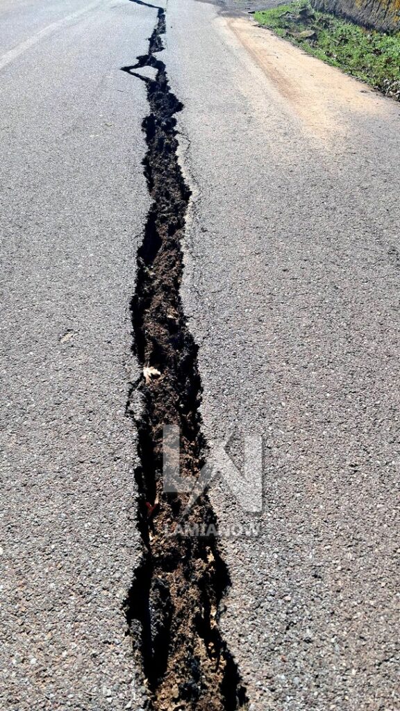 Άγραφα: Η κακοκαιρία διέλυσε δρόμο – Κατολισθήσεις και βουνό που «κατέβηκε» στο χωριό