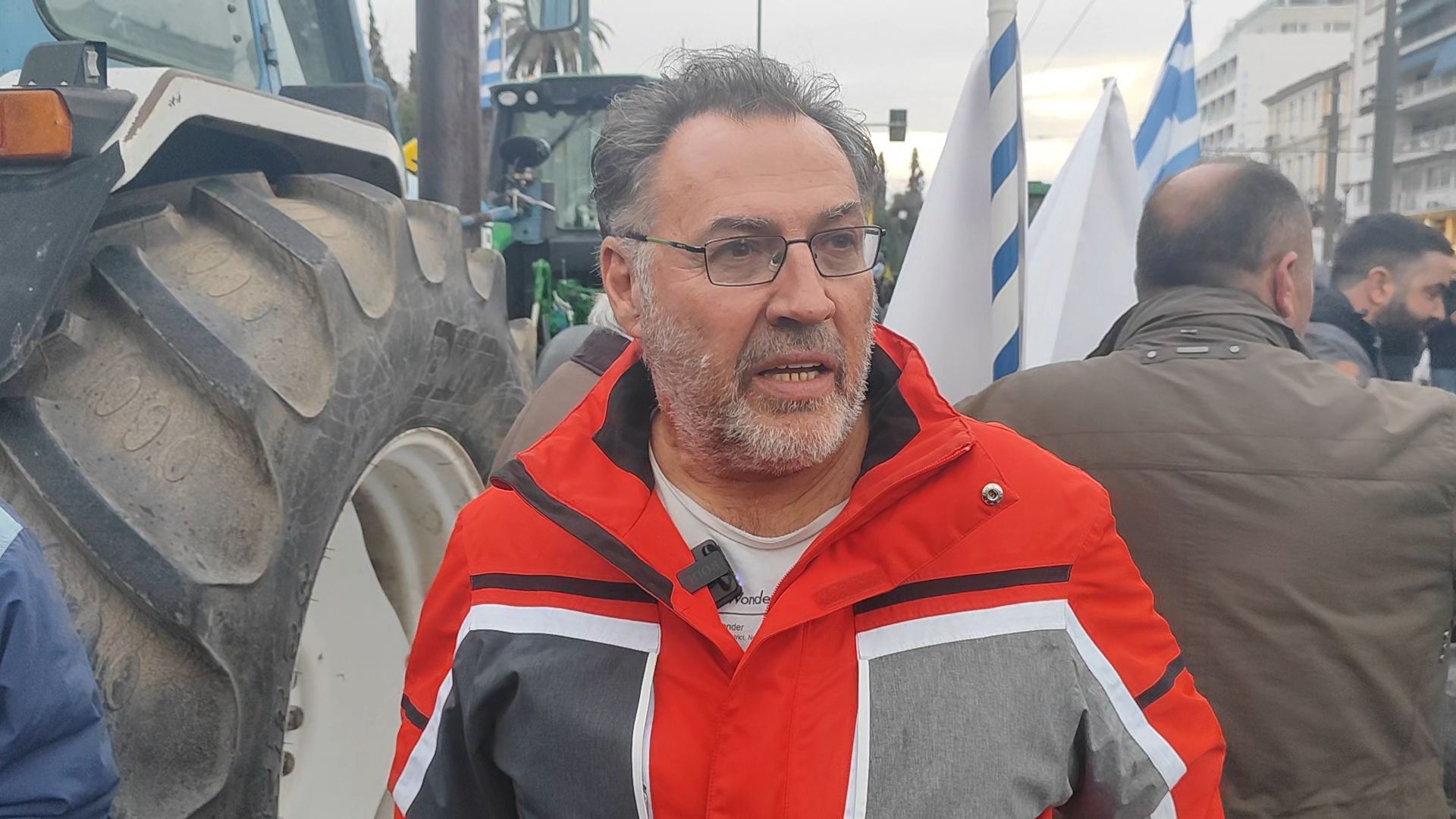 Αγρότες μιλούν για τα αιτήματά τους στο συλλαλητήριο του Συντάγματος