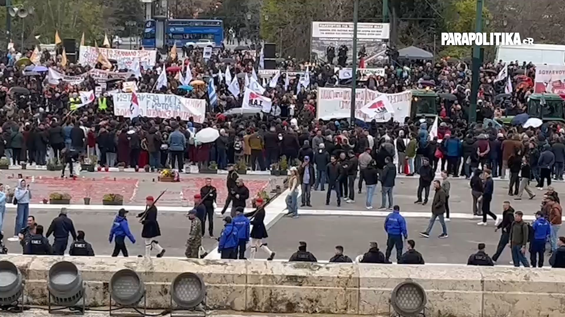 Αλλαγή φρουράς εν μέσω συλλαλητηρίου αγροτών