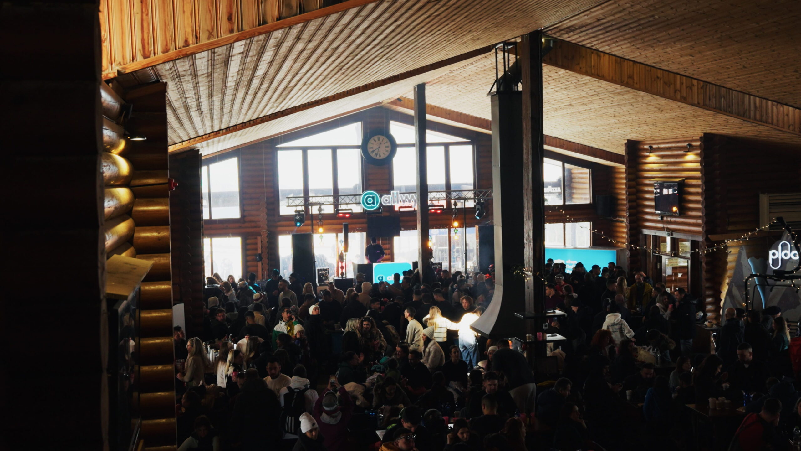 Αξέχαστη Après Ski εμπειρία στα Καλάβρυτα – Ρυθμός, χορός και ανατροπές στο κορυφαίο χειμερινό πάρτι από την Allwyn