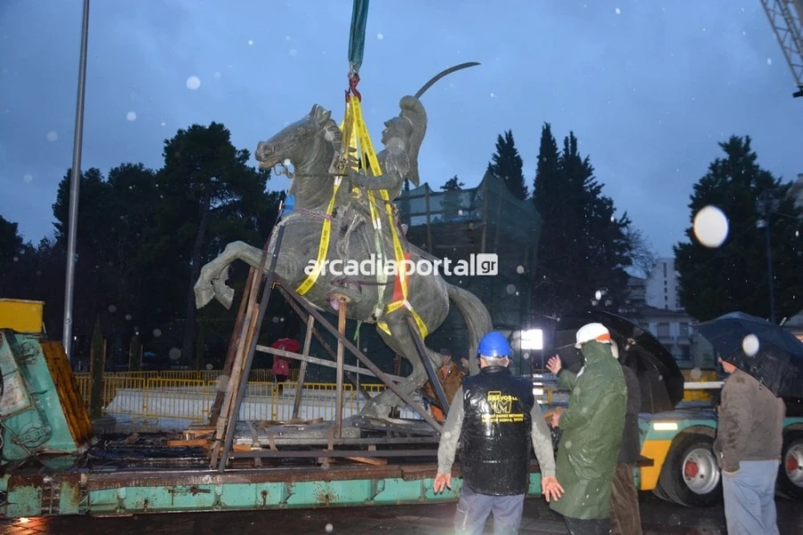 Μεταφέρθηκε μετά από 53 χρόνια το άγαλμα του Κολοκοτρώνη στην Τρίπολη!