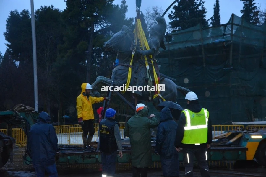 Μεταφέρθηκε μετά από 53 χρόνια το άγαλμα του Κολοκοτρώνη στην Τρίπολη!