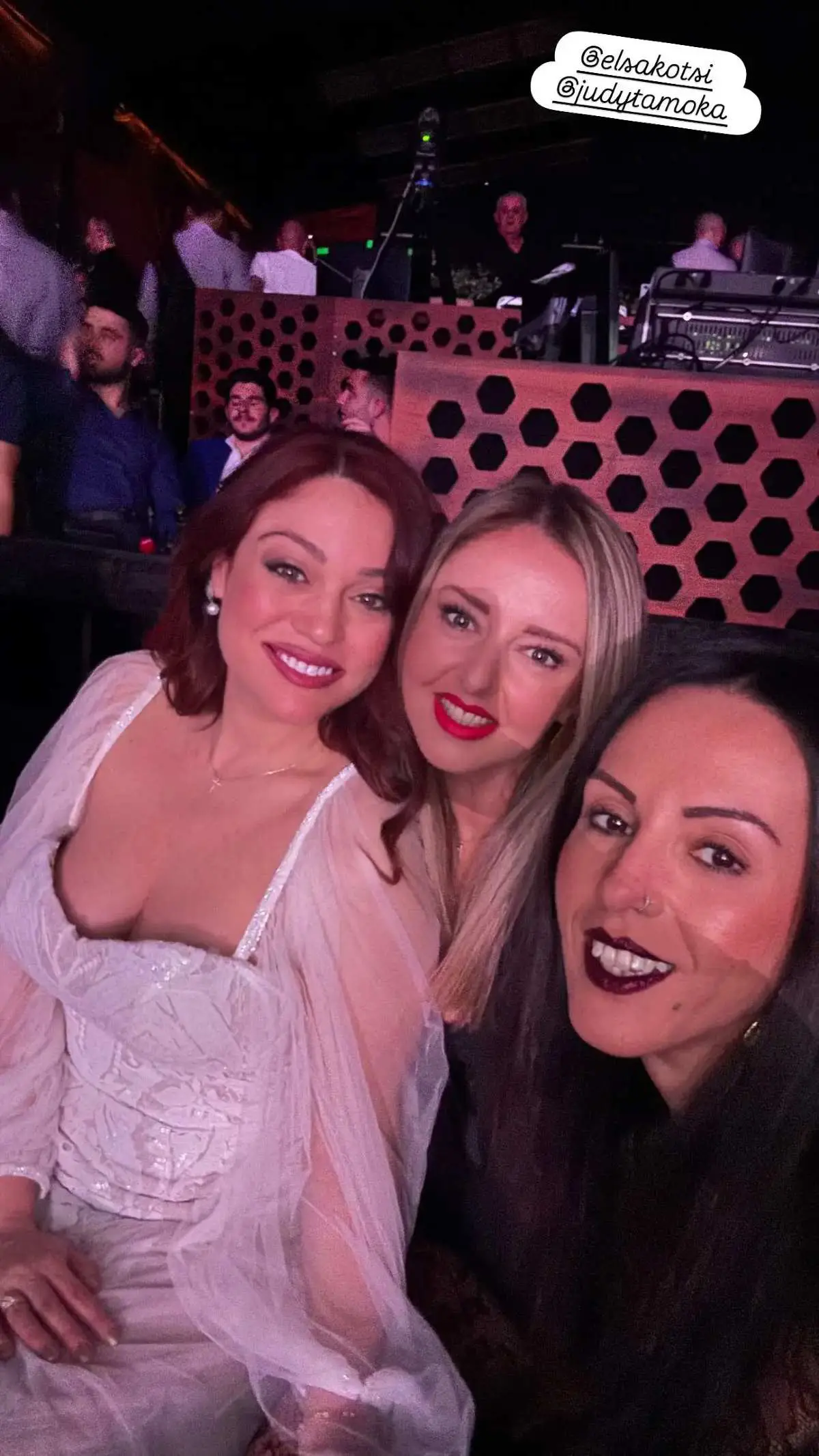 Η Μπάγια Αντωνοπούλου στο bachelorette πάρτι με τις φίλες της