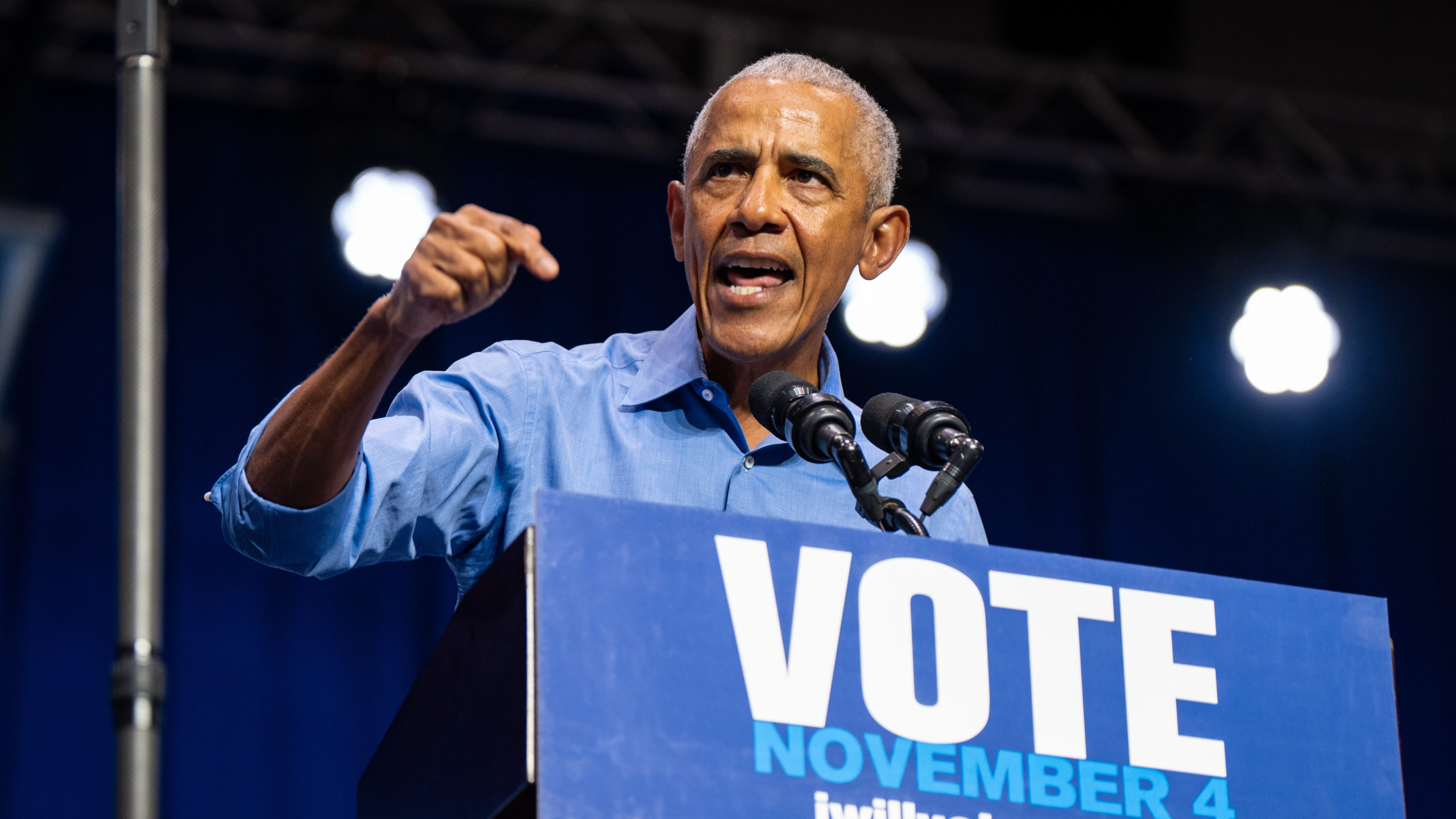 Μπαράκ Ομπάμα: «Πιο ανθυγιεινοί» οι Αμερικανοί με την ακύρωση του πλαισίου εκπομπών από τον Τραμπ