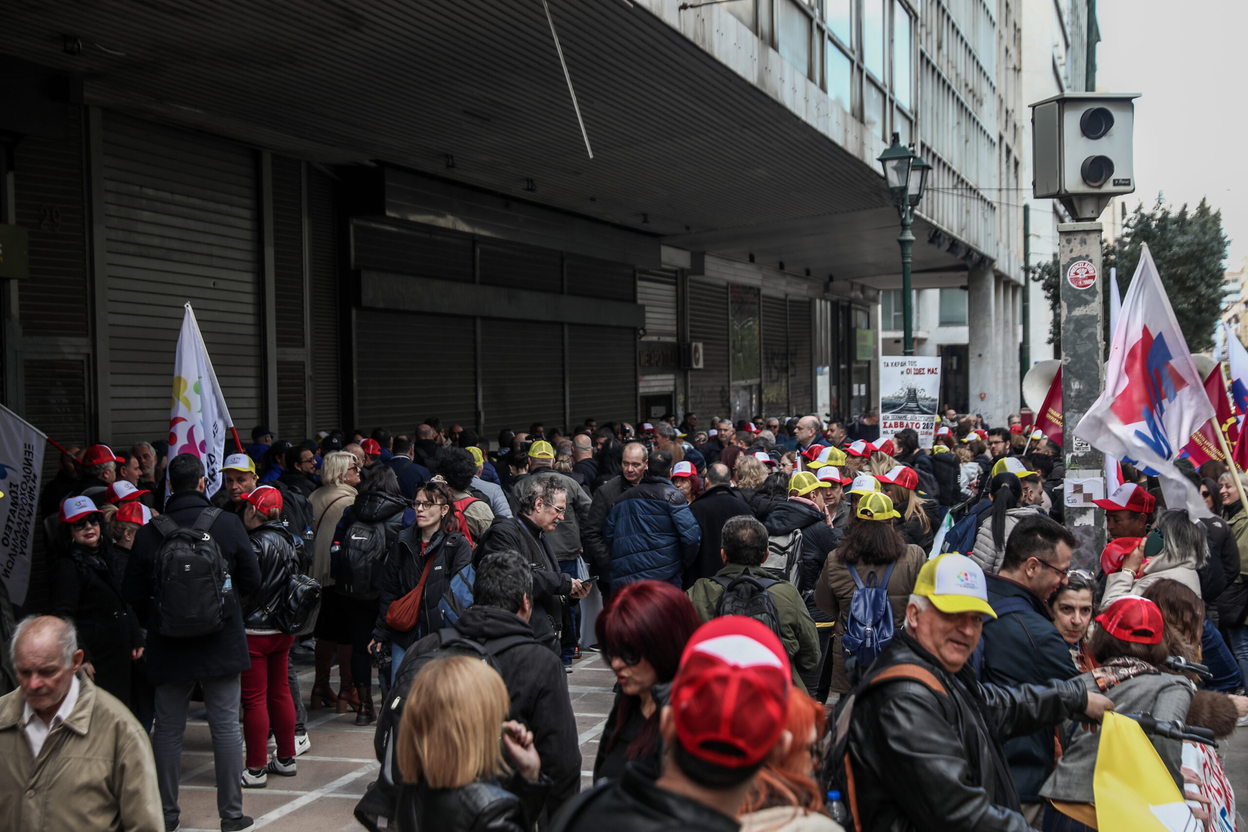 Απεργούν οι εργαζόμενοι σε επισιτισμό και τουρισμό: Με πανό και συνθήματα η διαδήλωση προς το υπουργείο Εργασίας 7 Απεργούν οι εργαζόμενοι σε επισιτισμό και τουρισμό: Με πανό και συνθήματα η διαδήλωση προς το υπουργείο Εργασίας