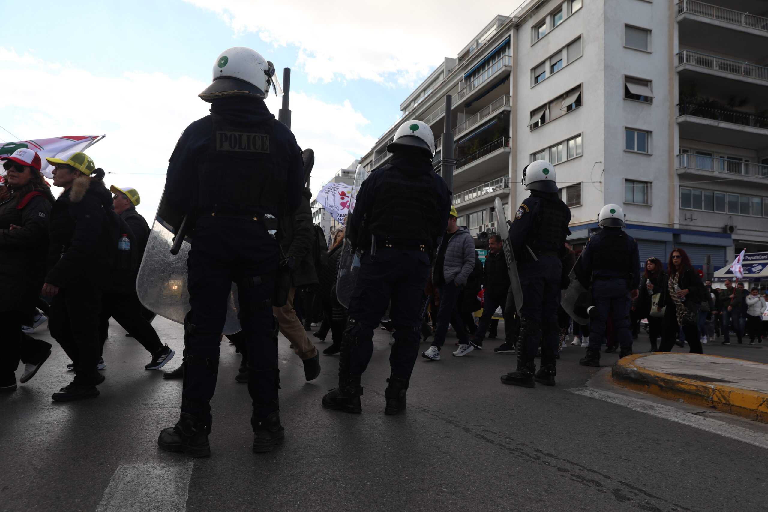 Απεργούν οι εργαζόμενοι σε επισιτισμό και τουρισμό: Με πανό και συνθήματα η διαδήλωση προς το υπουργείο Εργασίας 10 Απεργούν οι εργαζόμενοι σε επισιτισμό και τουρισμό: Με πανό και συνθήματα η διαδήλωση προς το υπουργείο Εργασίας