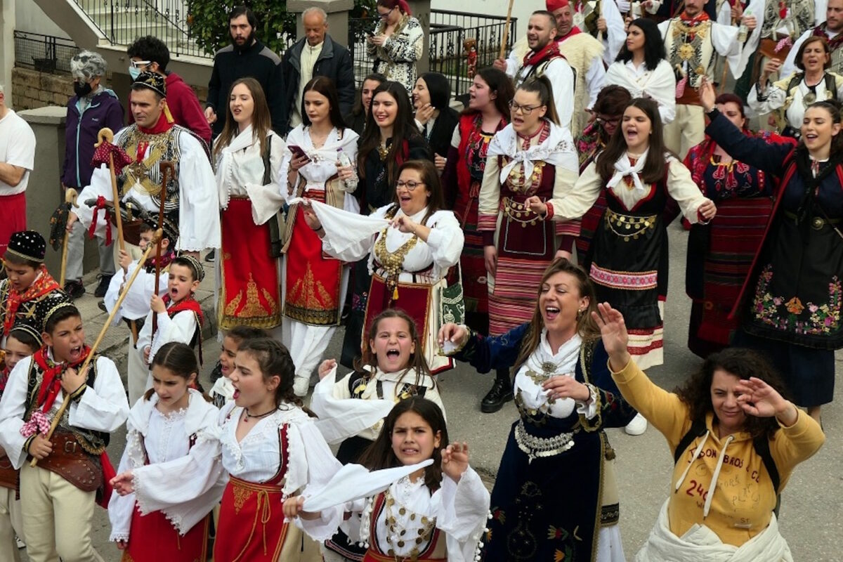 Καθαρά Δευτέρα στη Θήβα με Βλάχικο Γάμο: Το Σωματείο Εστίασης Θήβας σας προσκαλεί σε γλέντι με παραδοσιακές γεύσεις στην καρδιά της Βοιωτίας