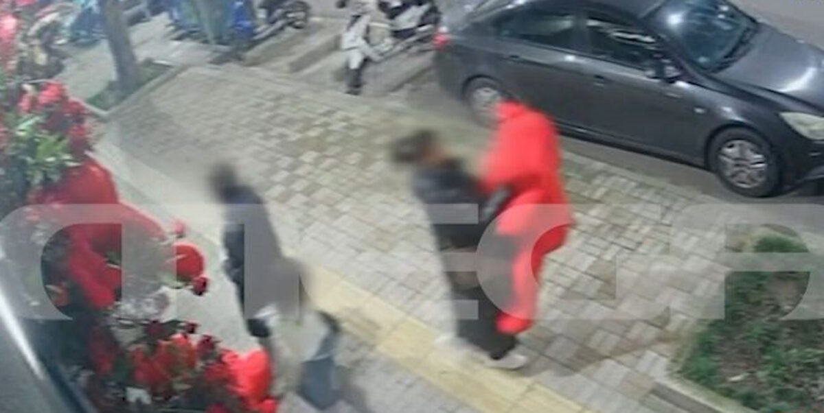Θεσσαλονίκη: Άρπαξαν λούτρινα αρκουδάκια από ανθοπωλείο λίγο πριν του Αγίου Βαλεντίνου – Βίντεο