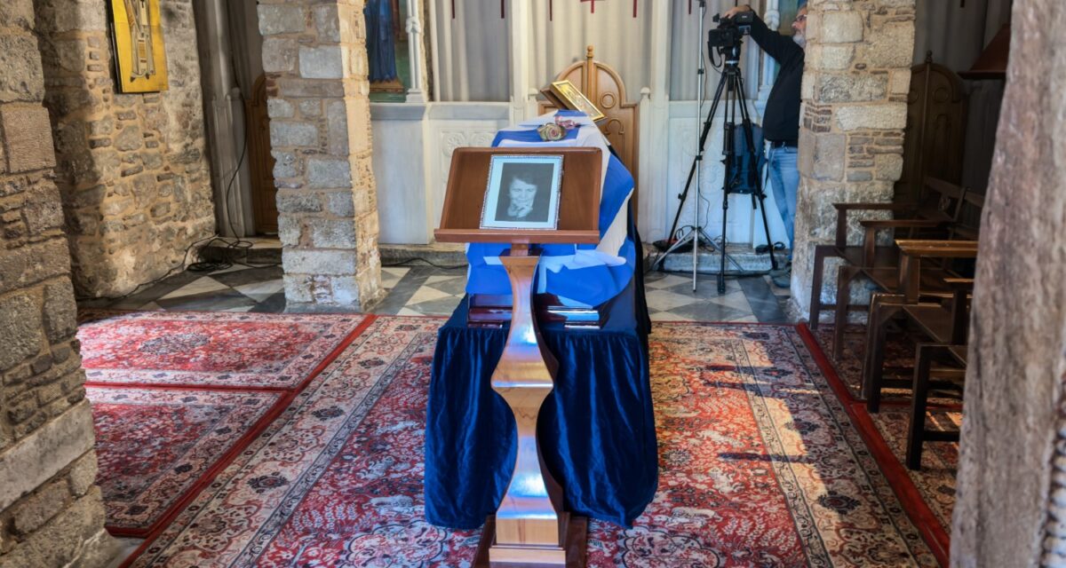 Αποχαιρετισμός Ελένης Γλύκατζη – Αρβελέρ: Σε λαϊκό προσκύνημα η σορός της