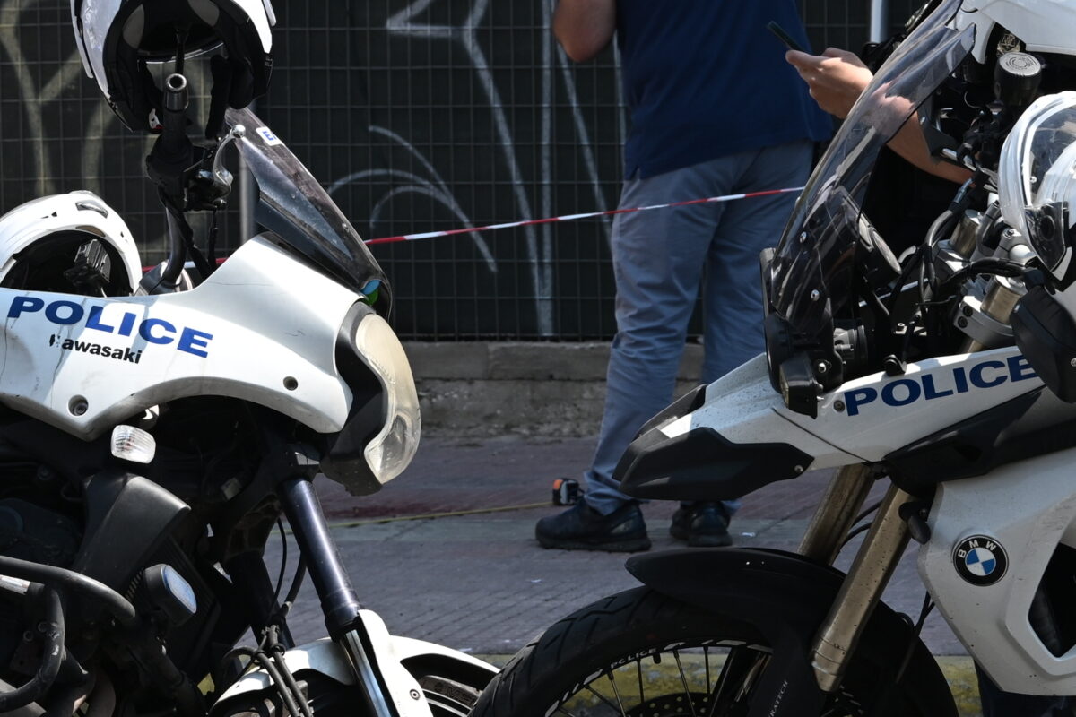 Συναρπαστική καταδίωξη στην Αχαρνών: Συνελήφθη 16χρονος με κλεμμένη μηχανή – Τραυματισμός αστυνομικού