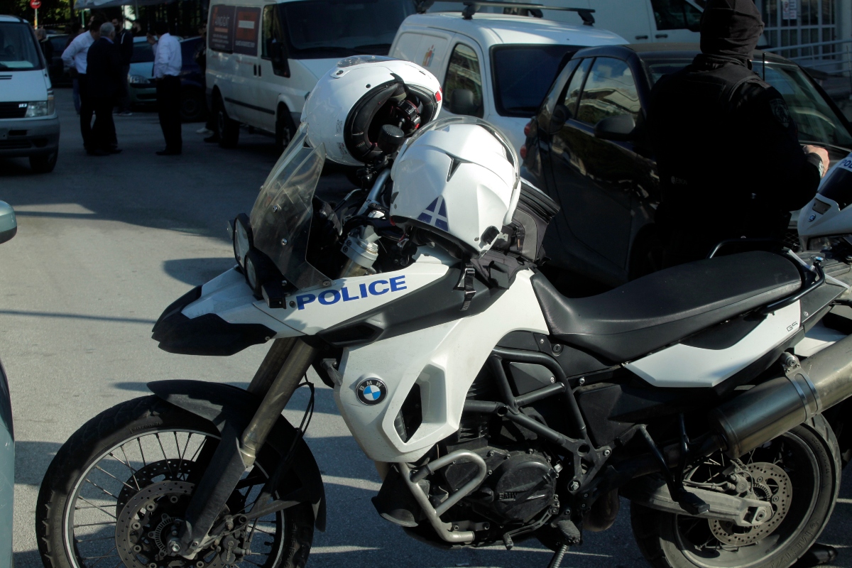 Άρχισε η δίκη για κακοποίηση 19χρονης από δύο αστυνομικούς του Α.Τ. Ομόνοιας