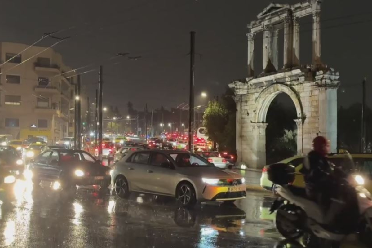 Κακοκαιρία: Έφτασε η καταιγίδα στην Αττική – Βροχοπτώσεις και καταιγίδες σε αρκετές περιοχές