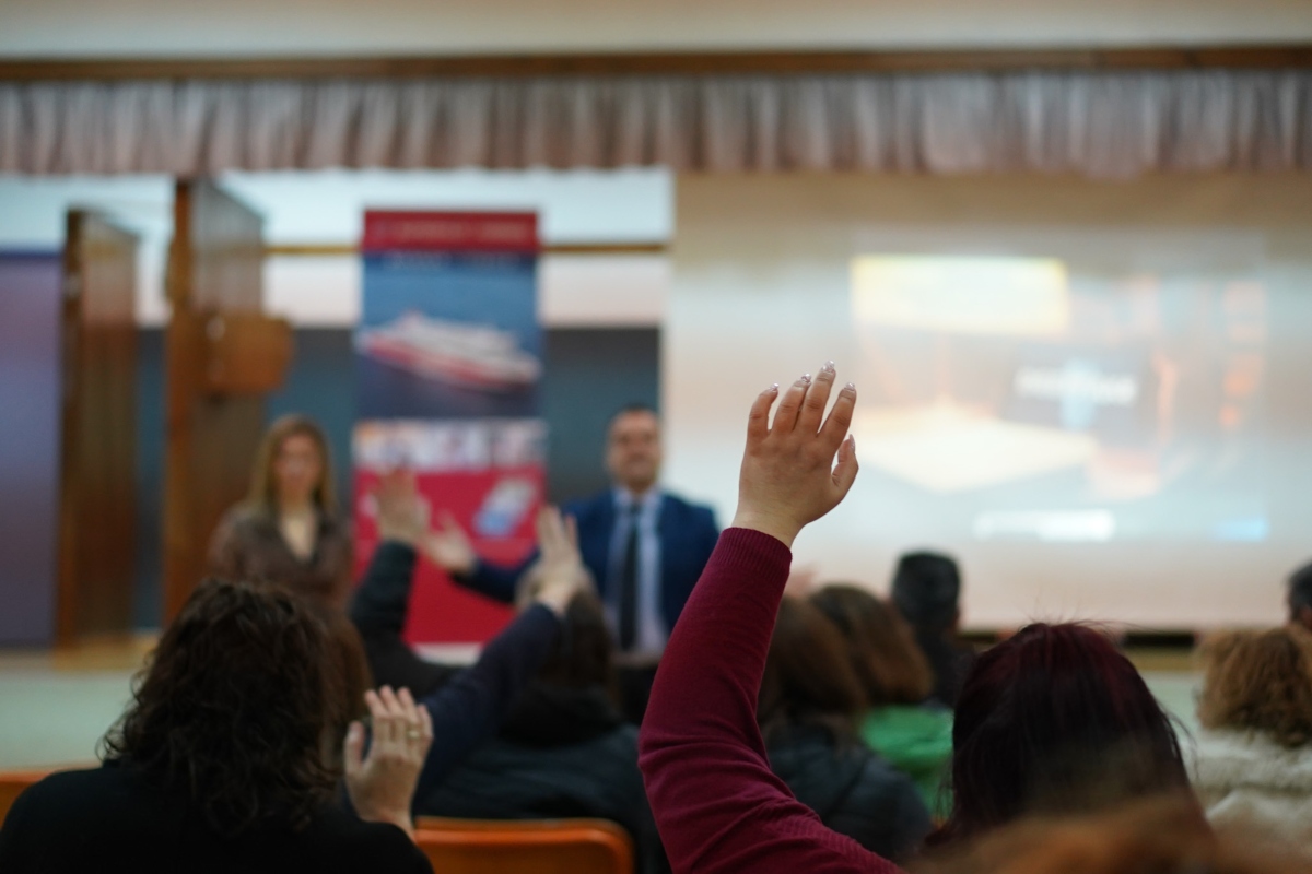Η Blue Star Ferries στη Μυτιλήνη: Διήμερο εκπαιδευτικό πρόγραμμα για την καταπολέμηση του Cyber Bullying και της νεανικής βίας 4 Η Blue Star Ferries στη Μυτιλήνη: Διήμερο εκπαιδευτικό πρόγραμμα για την καταπολέμηση του Cyber Bullying και της νεανικής βίας