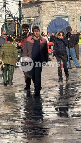 Ο Μπραντ Πιτ στην Ύδρα: Δείτε νέες φωτογραφίες από τα γυρίσματα 3 Ο Μπραντ Πιτ στην Ύδρα: Δείτε νέες φωτογραφίες από τα γυρίσματα