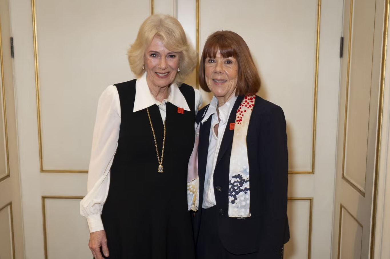 Η βασίλισσα Καμίλα στη Ζιζέλ Πελικό: «Το έργο σας με καθήλωσε»