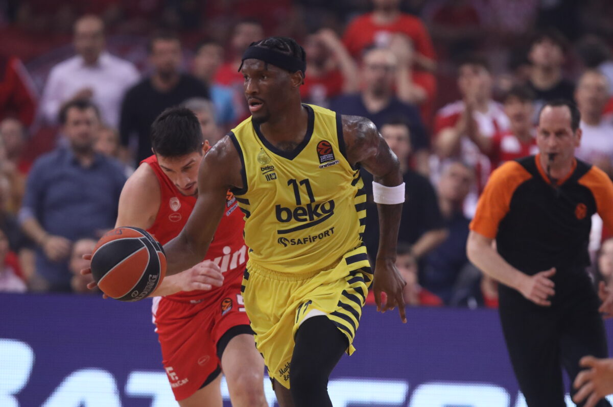 Οι Μιλγουόκι Μπακς αποδέσμευσαν τον Νάιτζελ Χέις Ντέιβις