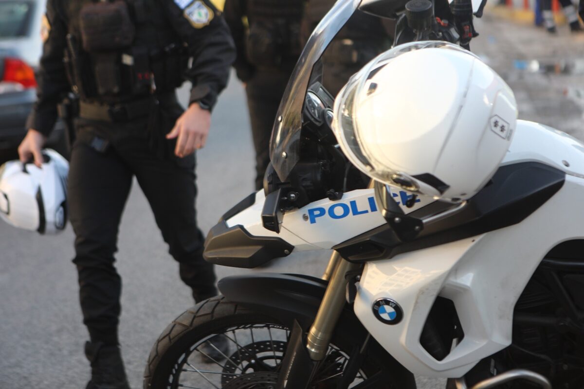 Λαδάδικα: Σφοδρή σύγκρουση 12 ατόμων έξω από κλαμπ – Τρεις στο νοσοκομείο, μία προσαγωγή
