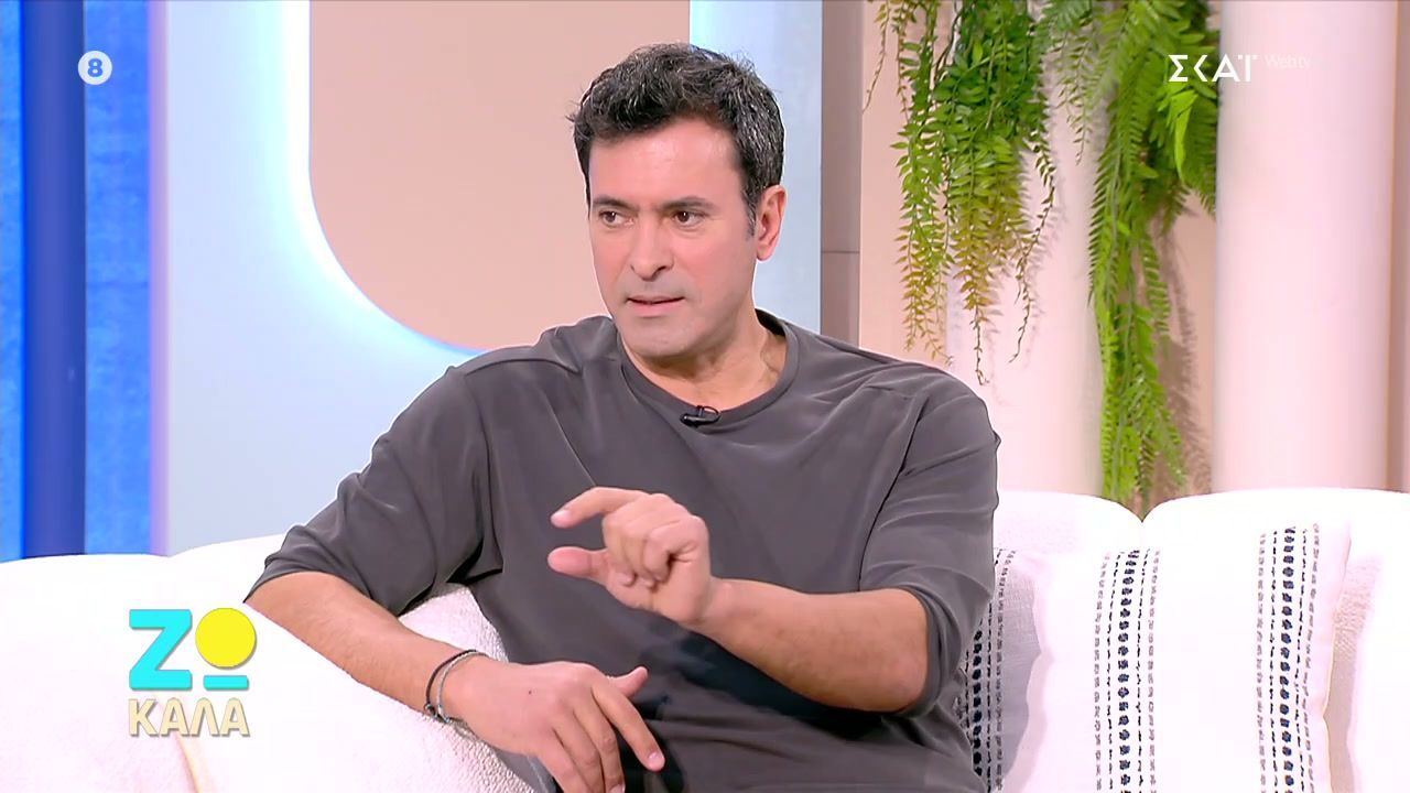 Νίκος Παπαδάκης: “Στη Κρήτη το είχαμε να πίνουμε ένα ποτηράκι κρασί ή ρακί όταν ερχόταν κόσμος”