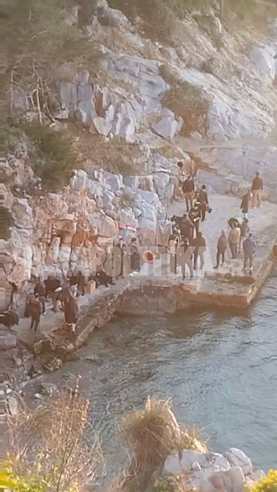 The Riders στην Ύδρα: Ο Μπραντ Πιτ στα γυρίσματα στην παραλία “Αυλάκι”