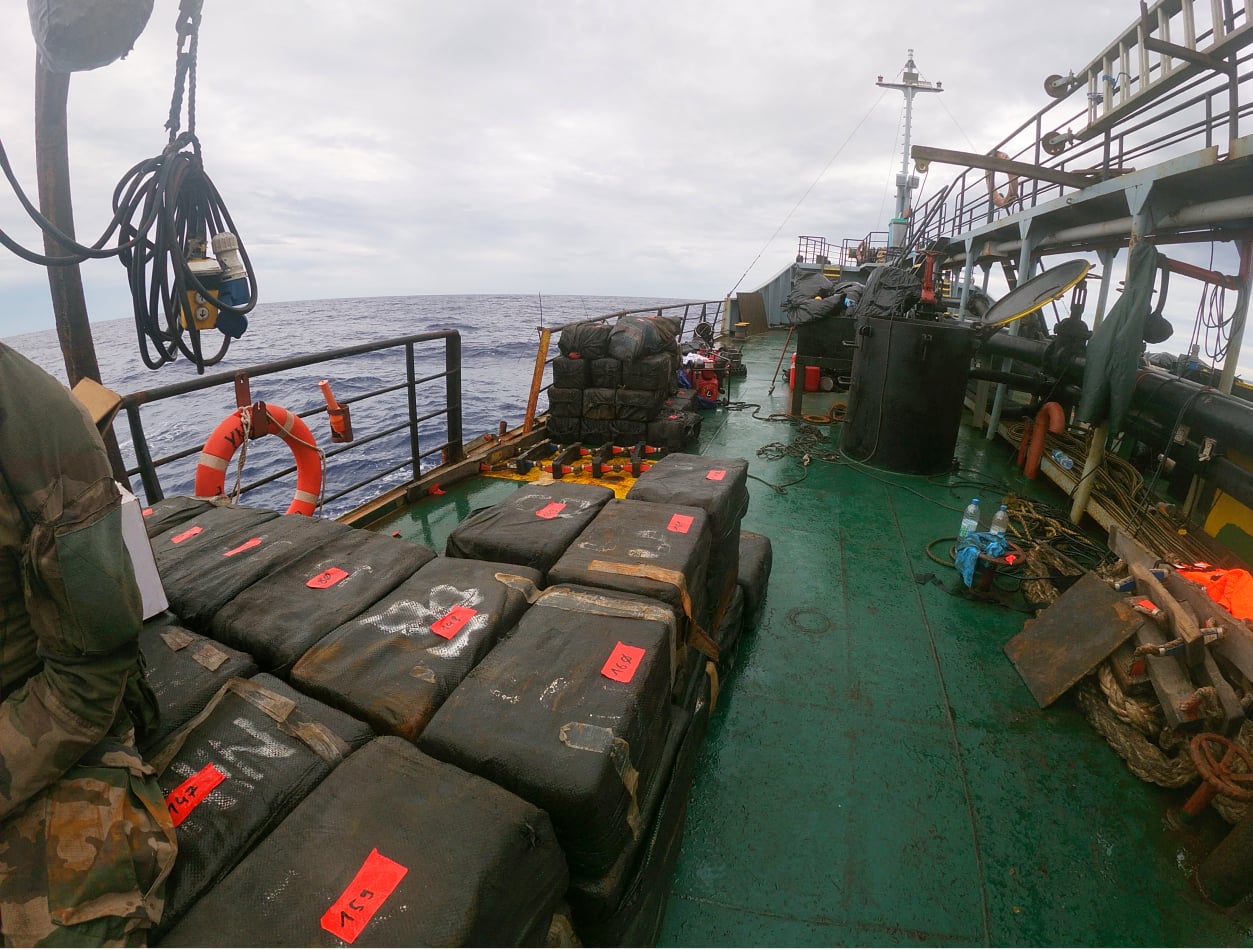 Ειρηνικός: Το Πολεμικό Ναυτικό της Γαλλίας κατασχέτει επιπλέον 2,4 τόνους κοκαΐνης