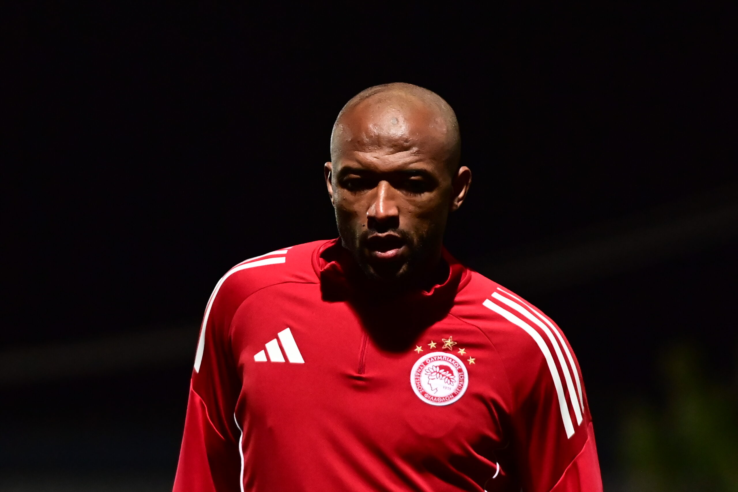 Ολυμπιακός: Ο Ελ Κααμπί εντυπωσίασε με νέο στυλ στην προπόνηση πριν τον αγώνα με τη Λεβερκούζεν