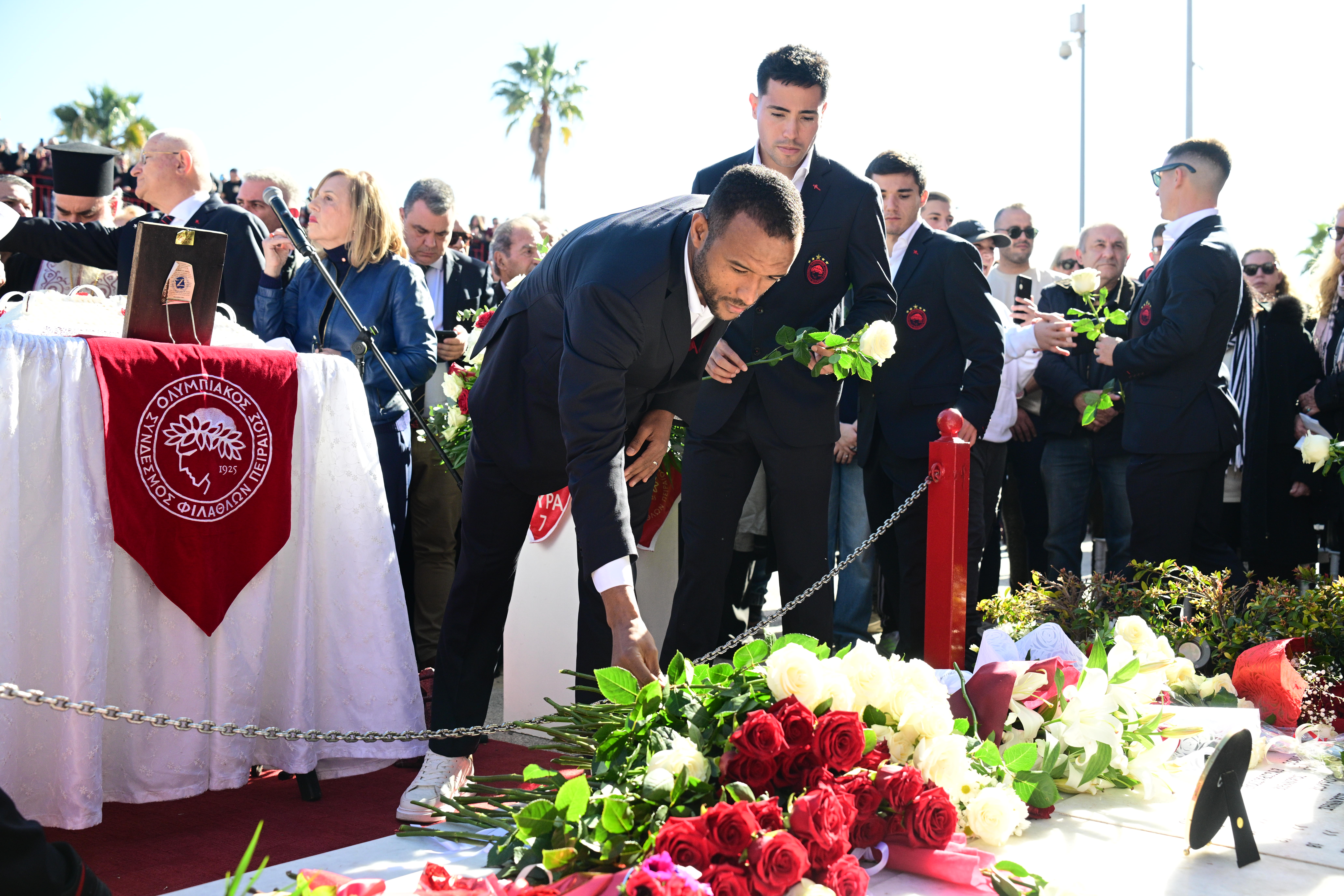 Ολυμπιακός: Πραγματοποιήθηκε το μνημόσυνο για τα θύματα της Θύρας 7 με την παρουσία Μαρινάκη και της ερυθρόλευκης οικογένειας
