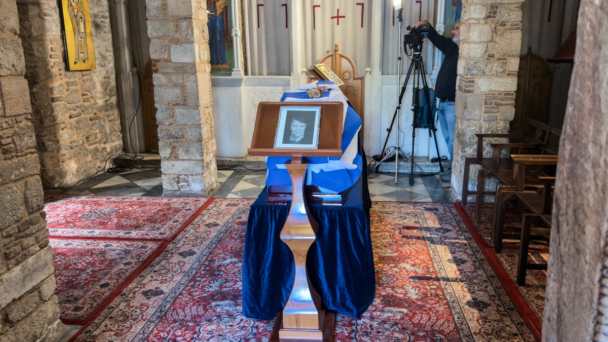 Ελένη Γλύκατζη Αρβελέρ: Λαϊκό προσκύνημα για τη σορό της στη Μητρόπολη Αθηνών (Εικόνες)