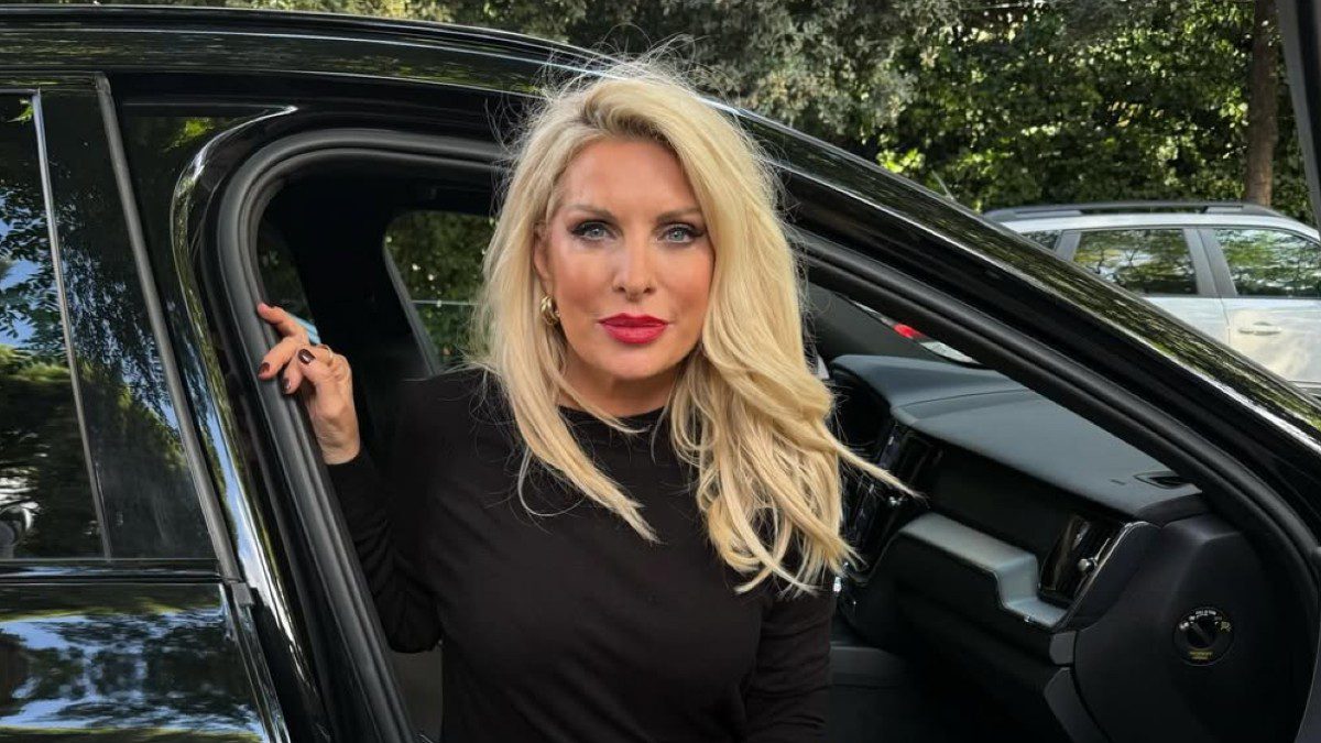 Ελένη Μενεγάκη: Η αποστομωτική αντίδραση σε σχόλιο follower της