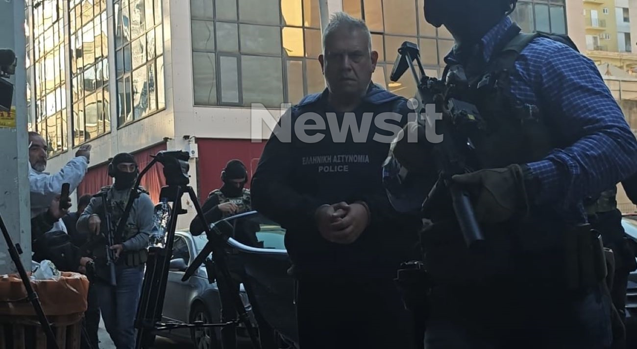 Ελληνικό FBI: 10+1 αποκαλύψεις που συγκλόνισαν – Από τους λαθρέμπορους και τον «Έλληνα Εσκομπάρ» στις παραποιημένες αντλίες 7 Ελληνικό FBI: 10+1 αποκαλύψεις που συγκλόνισαν – Από τους λαθρέμπορους και τον «Έλληνα Εσκομπάρ» στις παραποιημένες αντλίες