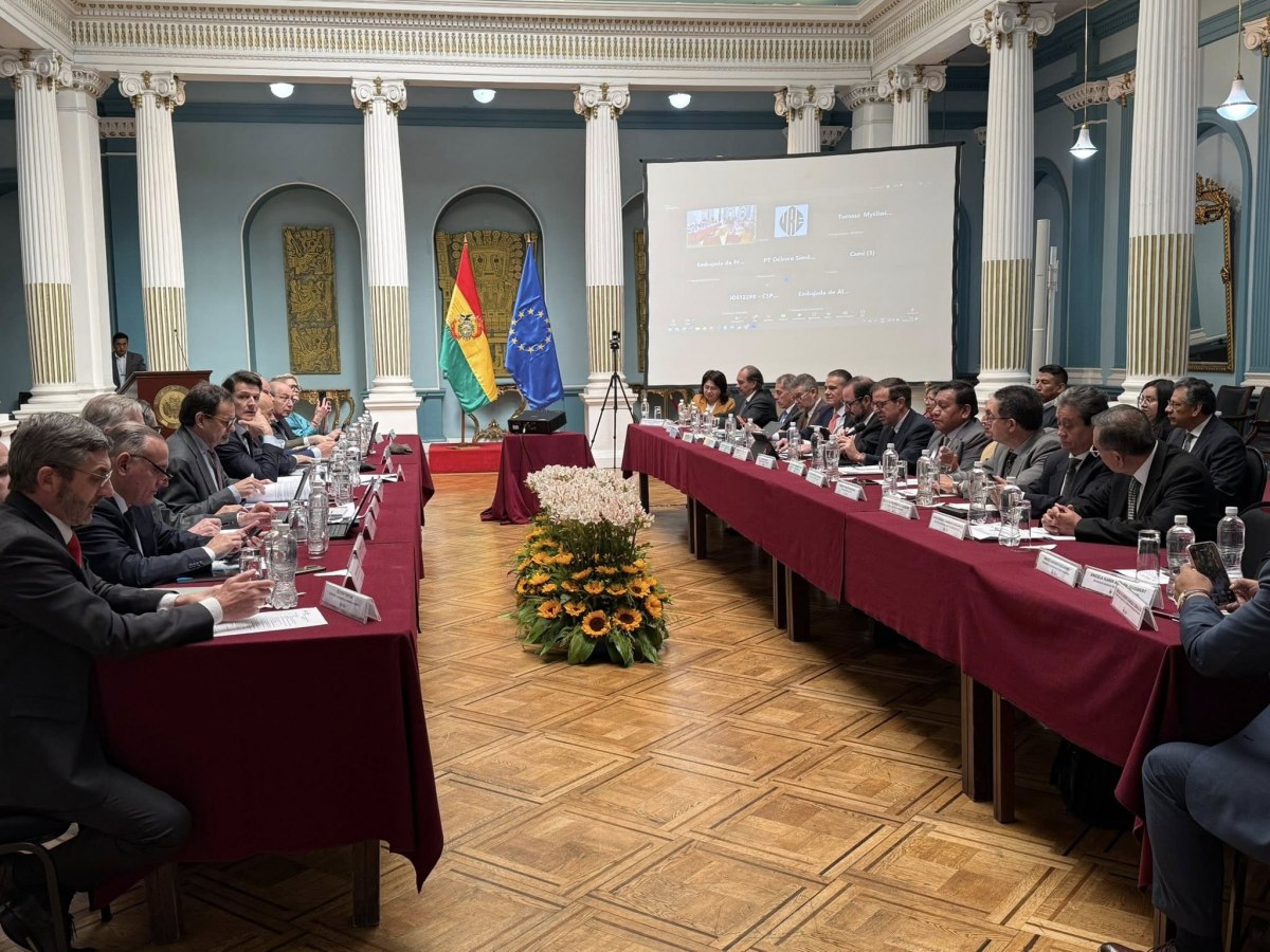 Η ΕΕ παρουσίασε σχέδιο συνεργασίας δισεκατομμυρίων ευρώ με τη Βολιβία
