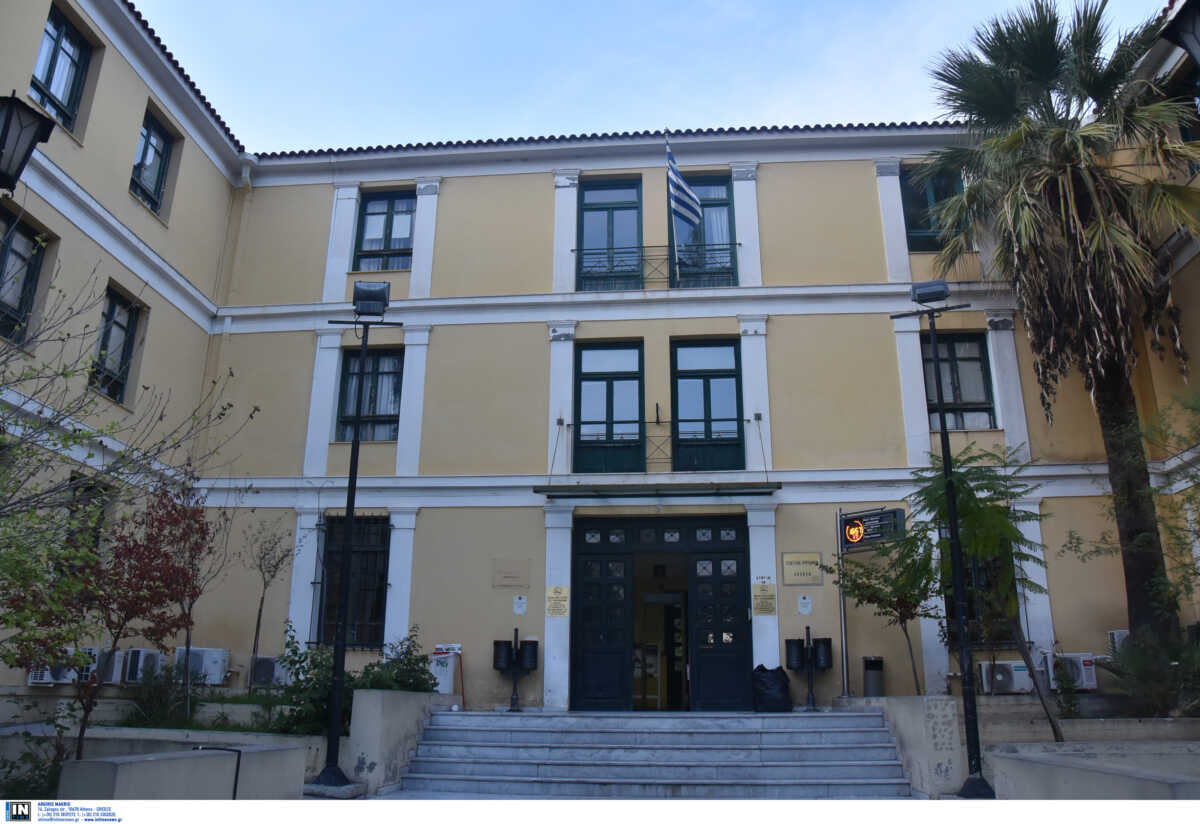 Ευελπίδων: Μετά το όπλο και μαχαίρια – Τα ανακάλυψε η Δικαστική Αστυνομία σε ζευγάρι
