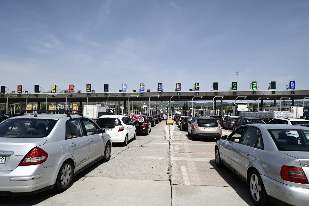 Καθαρά Δευτέρα: Πάνω από 88.000 οχήματα διέσχισαν τα διόδια της Αττικής – Φορτωμένα αναχωρούν τα πλοία