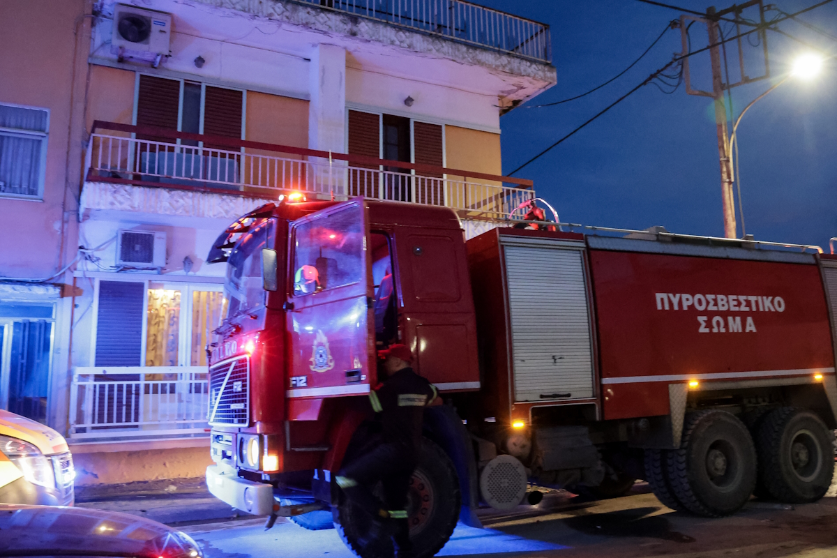 Φωτιά στα Σπάτα σε αποθηκευτικό χώρο καταστήματος αθλητικών ειδών