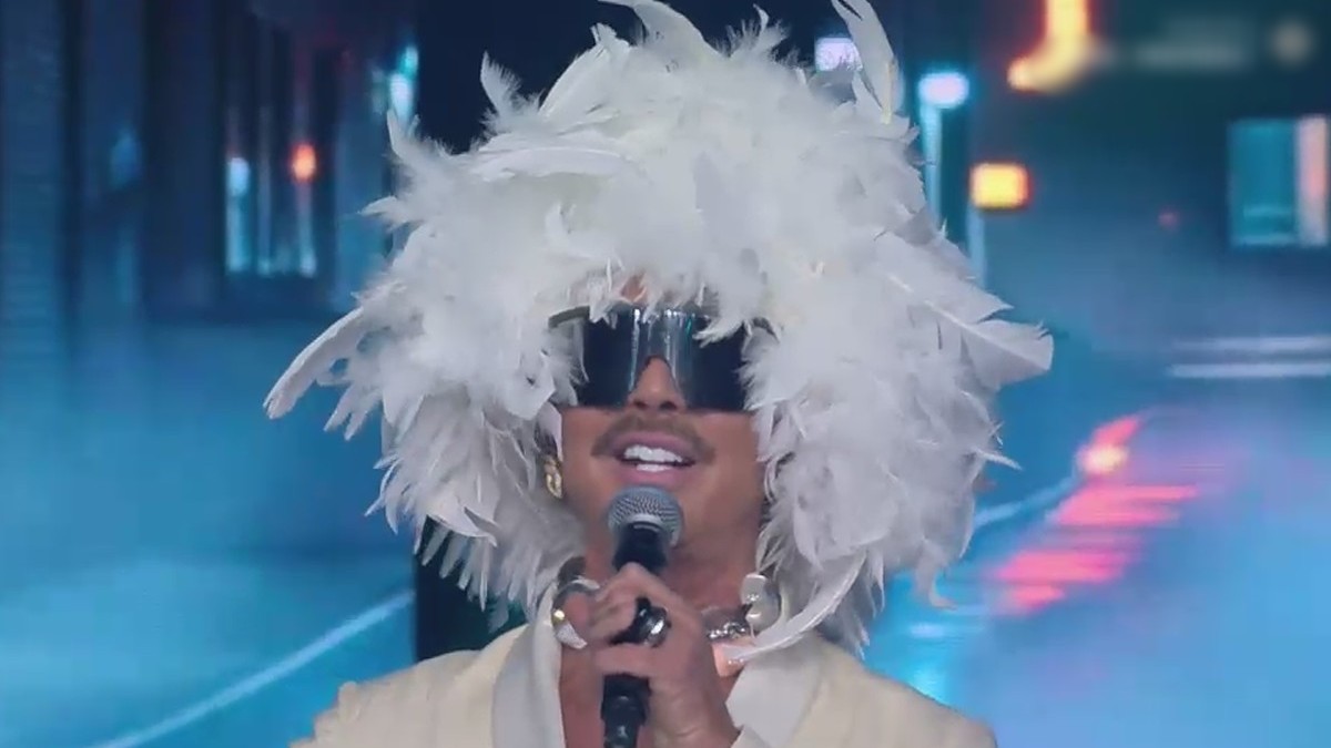 Home 67 J2US: Η εκρηκτική παρουσία του Λάκη Γαβαλά – Σόλο στη σκηνή χωρίς coach