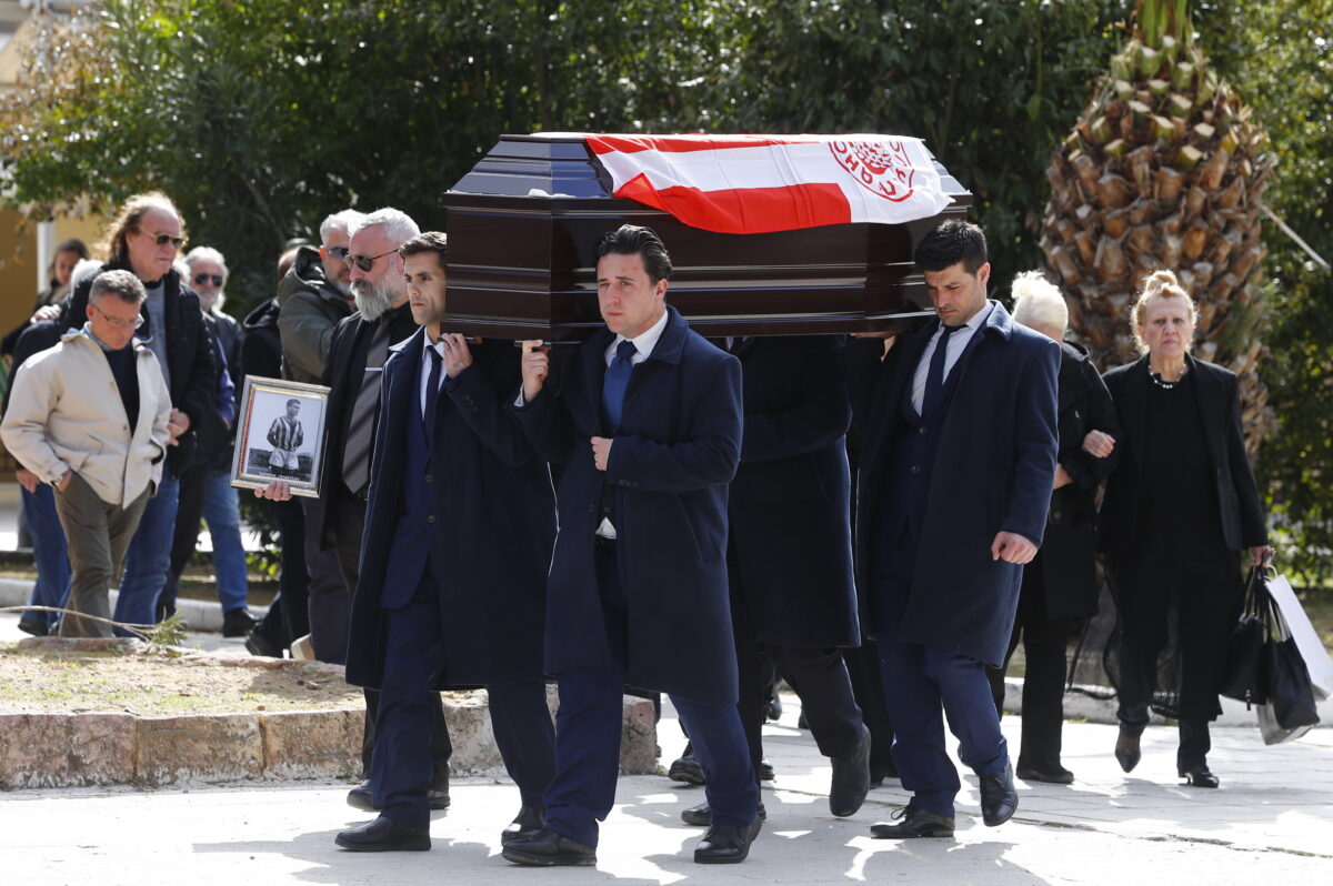 Ολυμπιακός: Η συγκινητική αποχαιρετιστήρια τελετή για τον θρυλικό παίκτη Σωτήρη Γκαβέζο