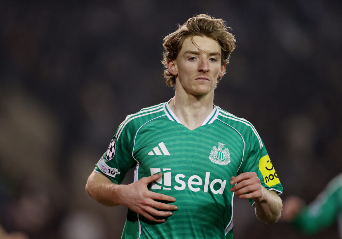 Καραμπάγκ – Νιούκαστλ: Ο Άντονι Γκόρντον έγραψε ιστορία με «καρέ» σε ένα ημίχρονο, ξεπερνώντας τον Άλαν Σίρερ σε γκολ στο Champions League