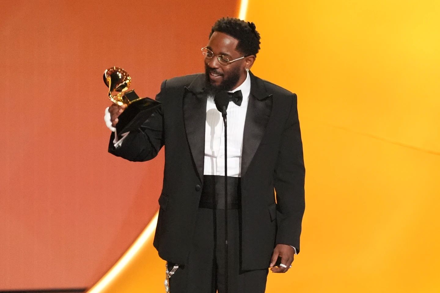 Grammy 2026: Οι καλλιτέχνες στράφηκαν κατά της ICE και η σκηνή έγινε βήμα διαμαρτυρίας – Οι δηλώσεις των Bad Bunny και Billie Eilish που σημάδεψαν την τελετή