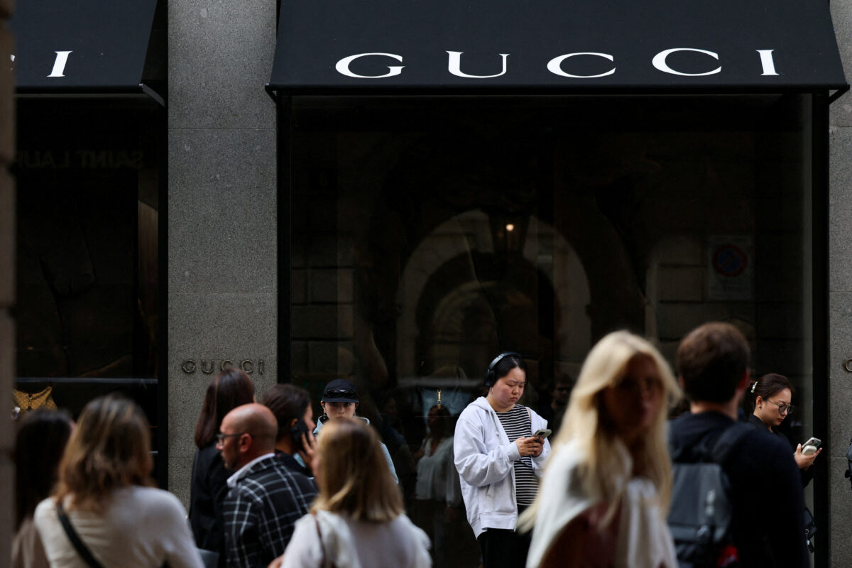 Οι πωλήσεις της Gucci υποχωρούν, καθώς ο CEO της Kering προωθεί τη στρατηγική ανανέωση του brand