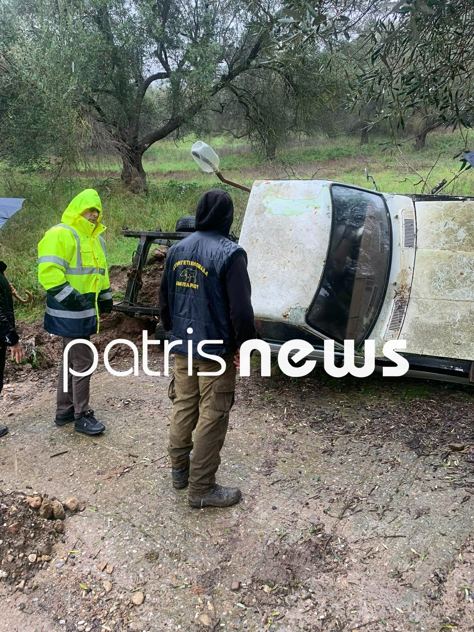 Η κακοκαιρία πλήττει την Ηλεία: Βράχος κινδυνεύει να καταρρεύσει σε σπίτια στο Κατάκολο – Ανησυχητική άνοδος της στάθμης του Αλφειού 9 Αυτοκίνητο