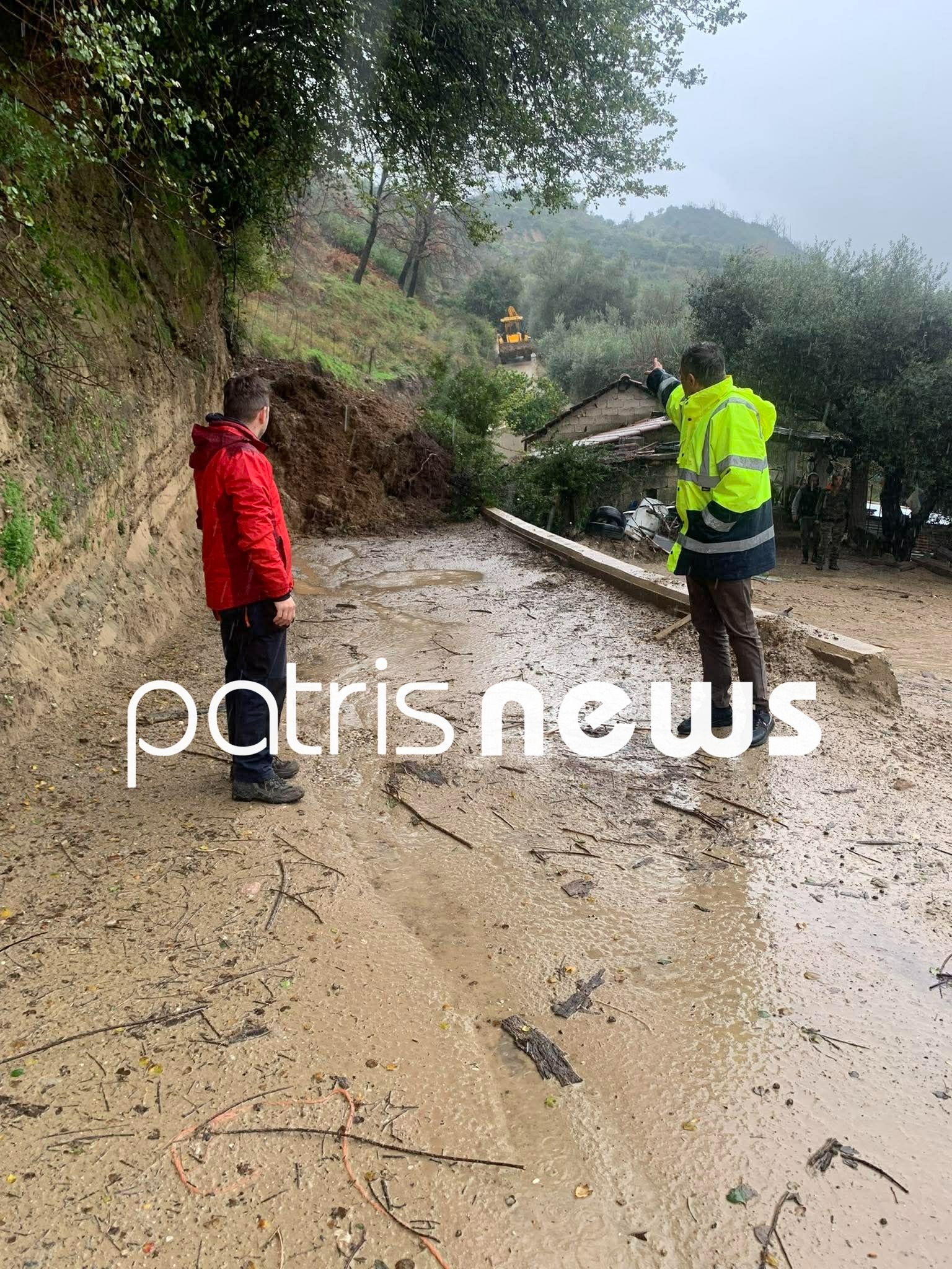 Η κακοκαιρία πλήττει την Ηλεία: Βράχος κινδυνεύει να καταρρεύσει σε σπίτια στο Κατάκολο – Ανησυχητική άνοδος της στάθμης του Αλφειού 10 Κατολίσθηση