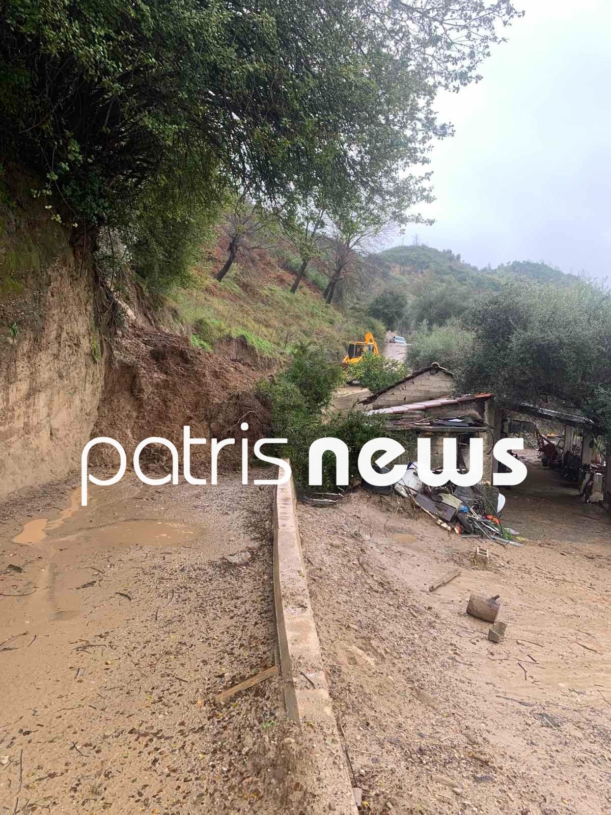 Η κακοκαιρία πλήττει την Ηλεία: Βράχος κινδυνεύει να καταρρεύσει σε σπίτια στο Κατάκολο – Ανησυχητική άνοδος της στάθμης του Αλφειού 12 Κατολίσθηση