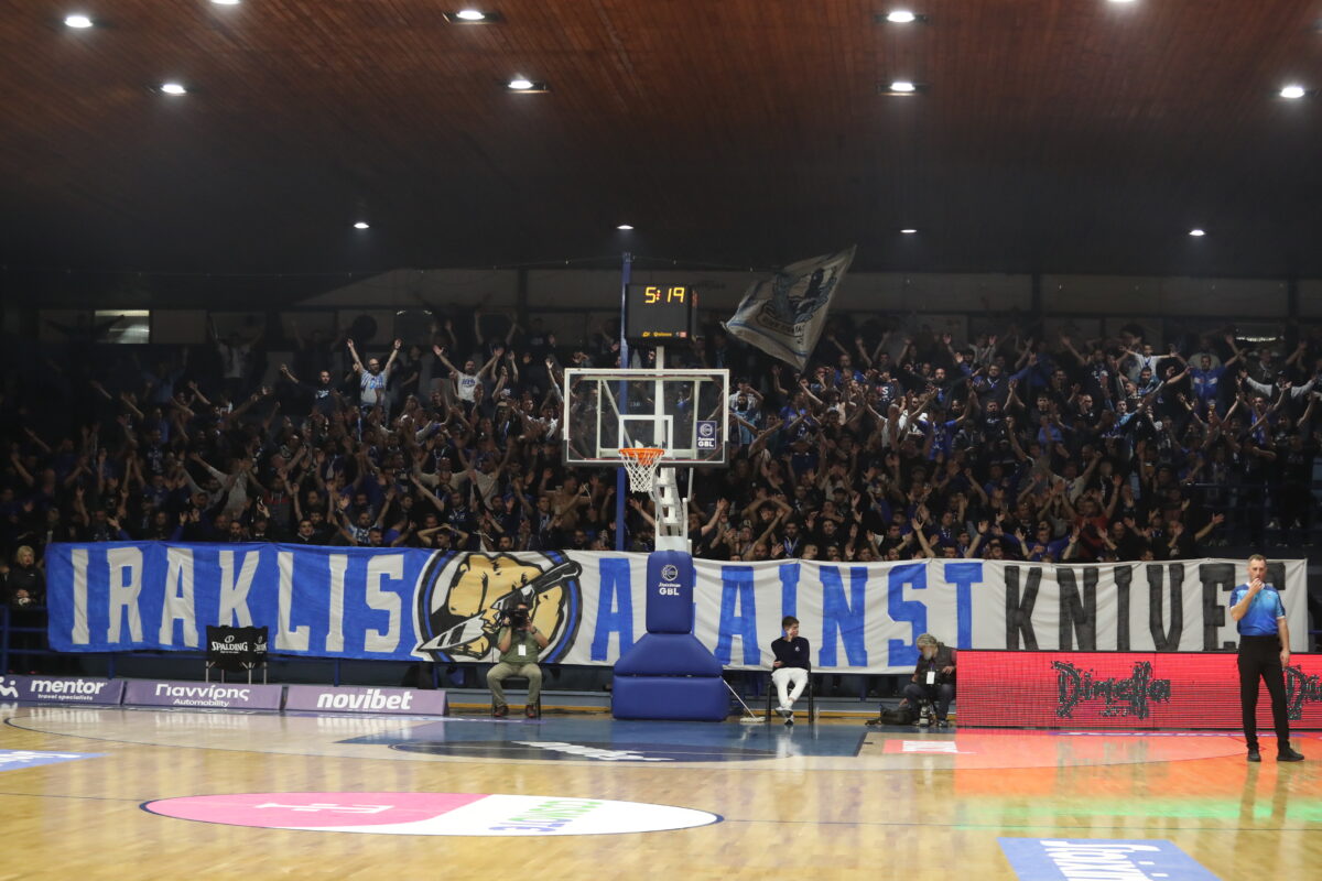 Ηρακλής – Ολυμπιακός: Θεαματικό πανό στο Ιβανώφειο από τους φιλάθλους των γηπεδούχων, σκέπασε όλο το πέταλο