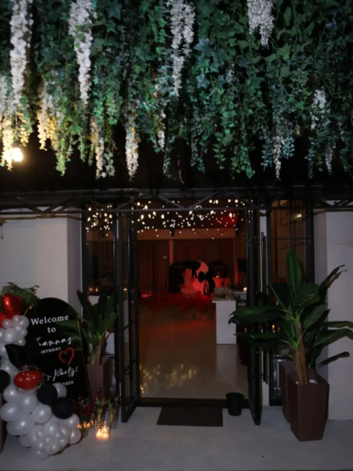 Ιωάννα Μαλέσκου: Εικόνες από το λαμπερό πάρτι γενεθλίων της – Δίπλα της ο Κωνσταντίνος Δανιάς 31 Ιωάννα Μαλέσκου