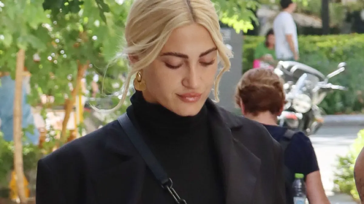 Ιωάννα Τούνη για το σκάνδαλο revenge porn: «Θέλω απλά να ολοκληρωθεί το δικαστήριο για να ηρεμήσω» 2 Η Ιωάννα Τούνη σε έξοδό της