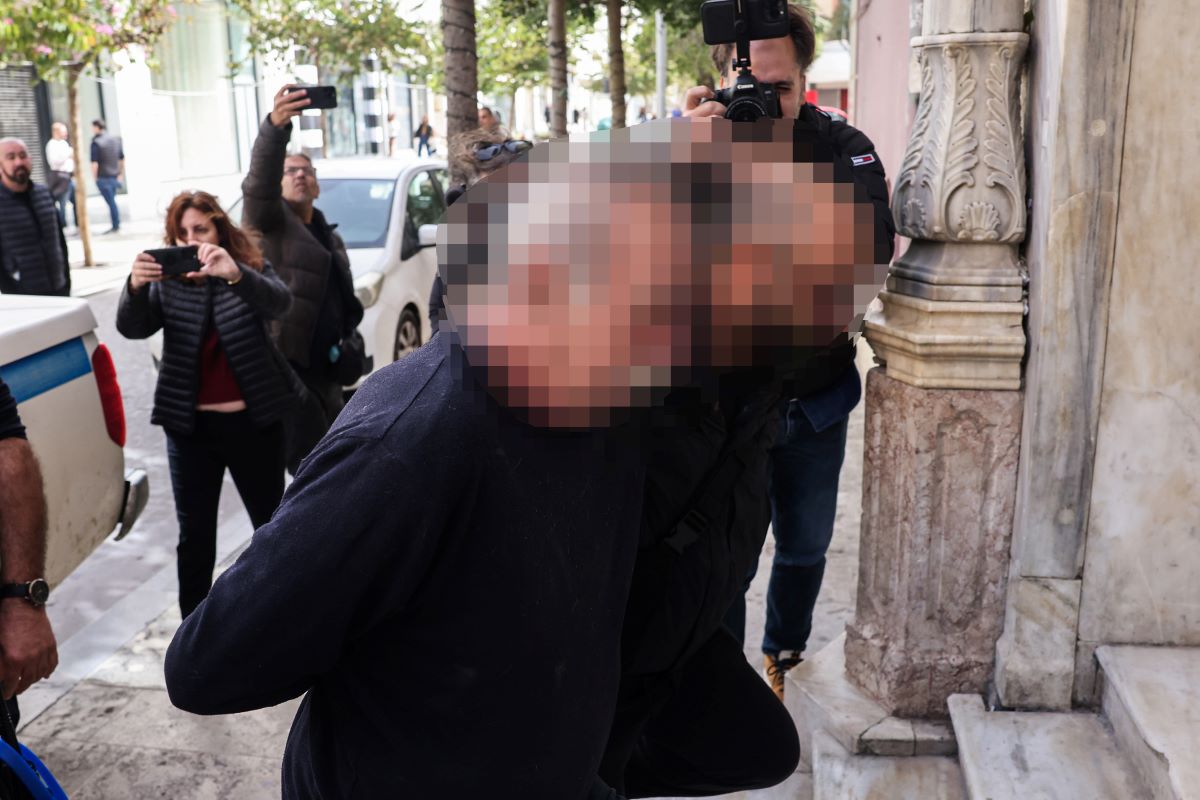 Ηράκλειο: «Ο δράστης αντιμετώπιζε πρόβλημα με το αλκοόλ, το θύμα του είχε αφαιρέσει τα κλειδιά για να μην οδηγήσει μεθυσμένος» αναφέρει φίλος των δύο αδελφών