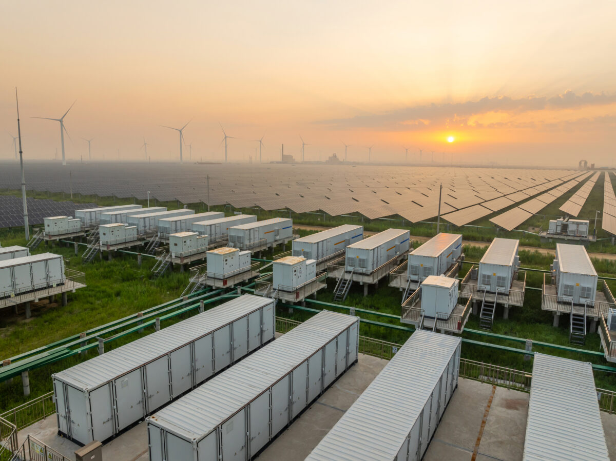 Ποιες επενδύσεις στηρίζει το CISAF – 400 εκατ. ευρώ για μπαταρίες, θερμικές αντλίες, φωτοβολταϊκά και πράσινο υδρογόνο