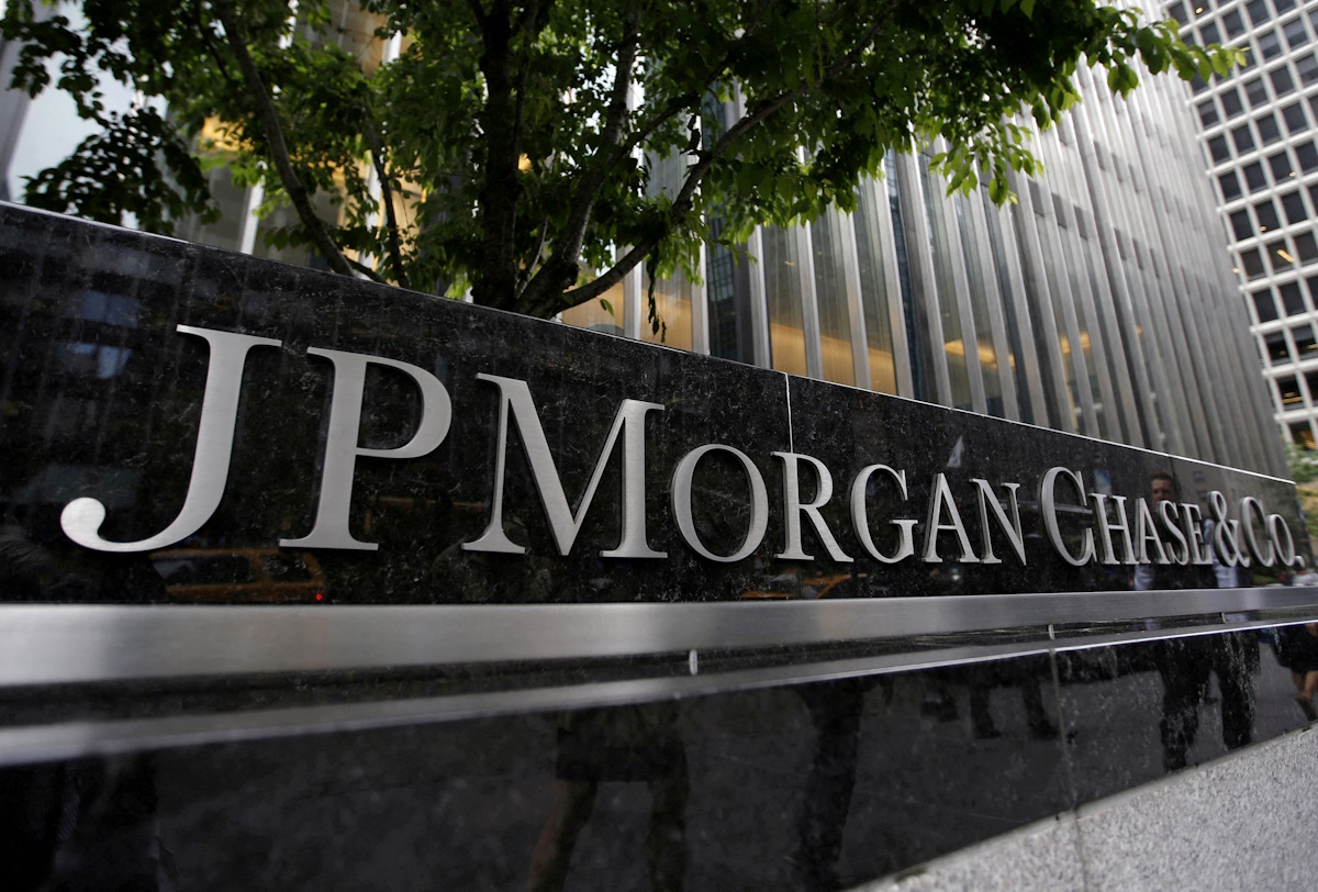 JP Morgan: Πώς θα αλλάξουν οι μετοχές στο ελληνικό χρηματιστήριο μετά την τριπλή αναβάθμιση