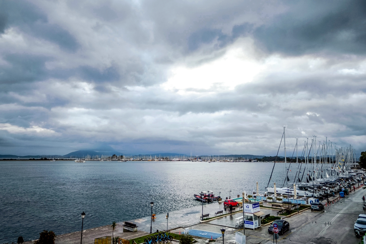 Home 72 Σήμερα ο καιρός: Βροχοπτώσεις στα νοτιοδυτικά, αραιή συννεφιά αλλού, θερμοκρασία έως 16 βαθμούς